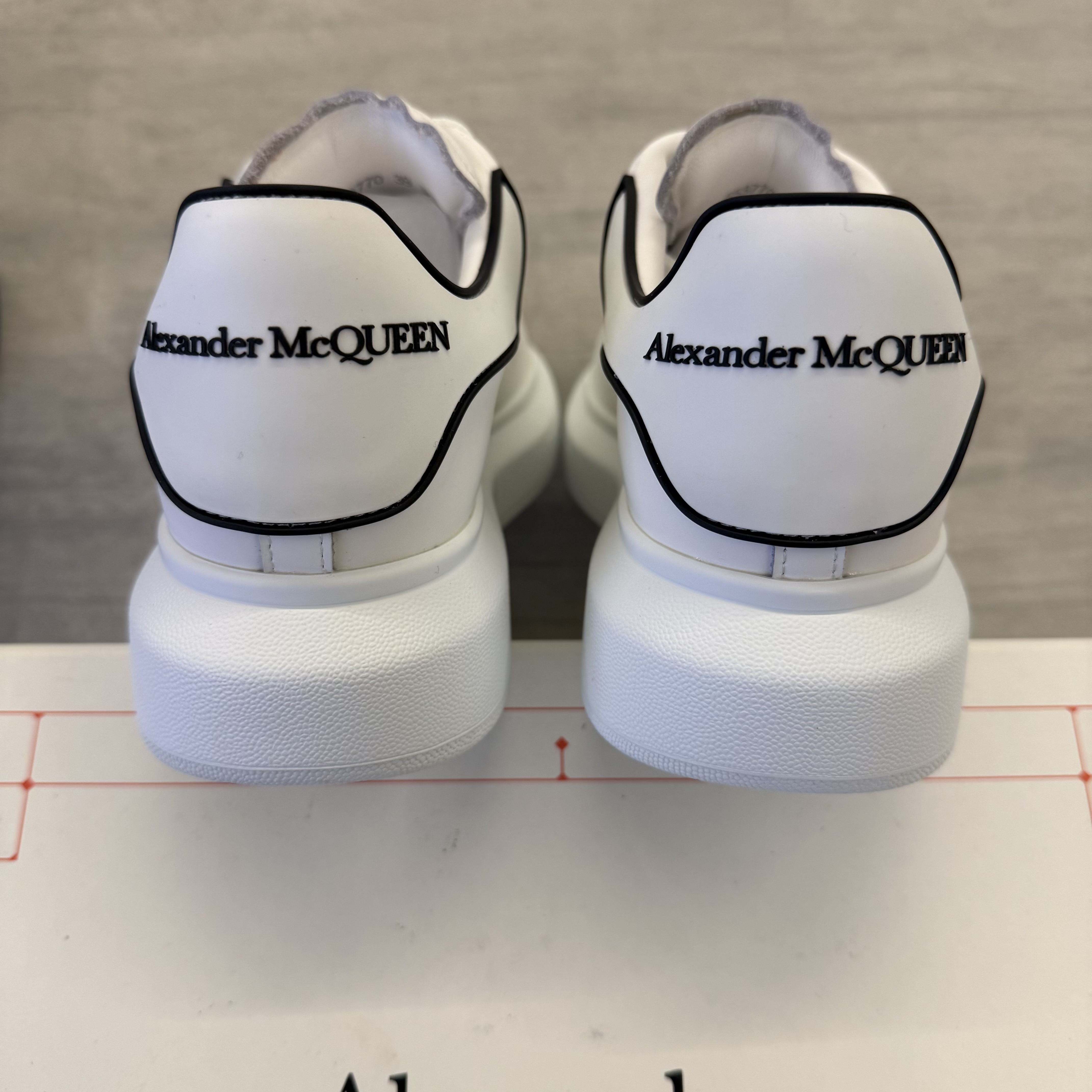 Imagen 3 de Alexander McQueen White Black Trim