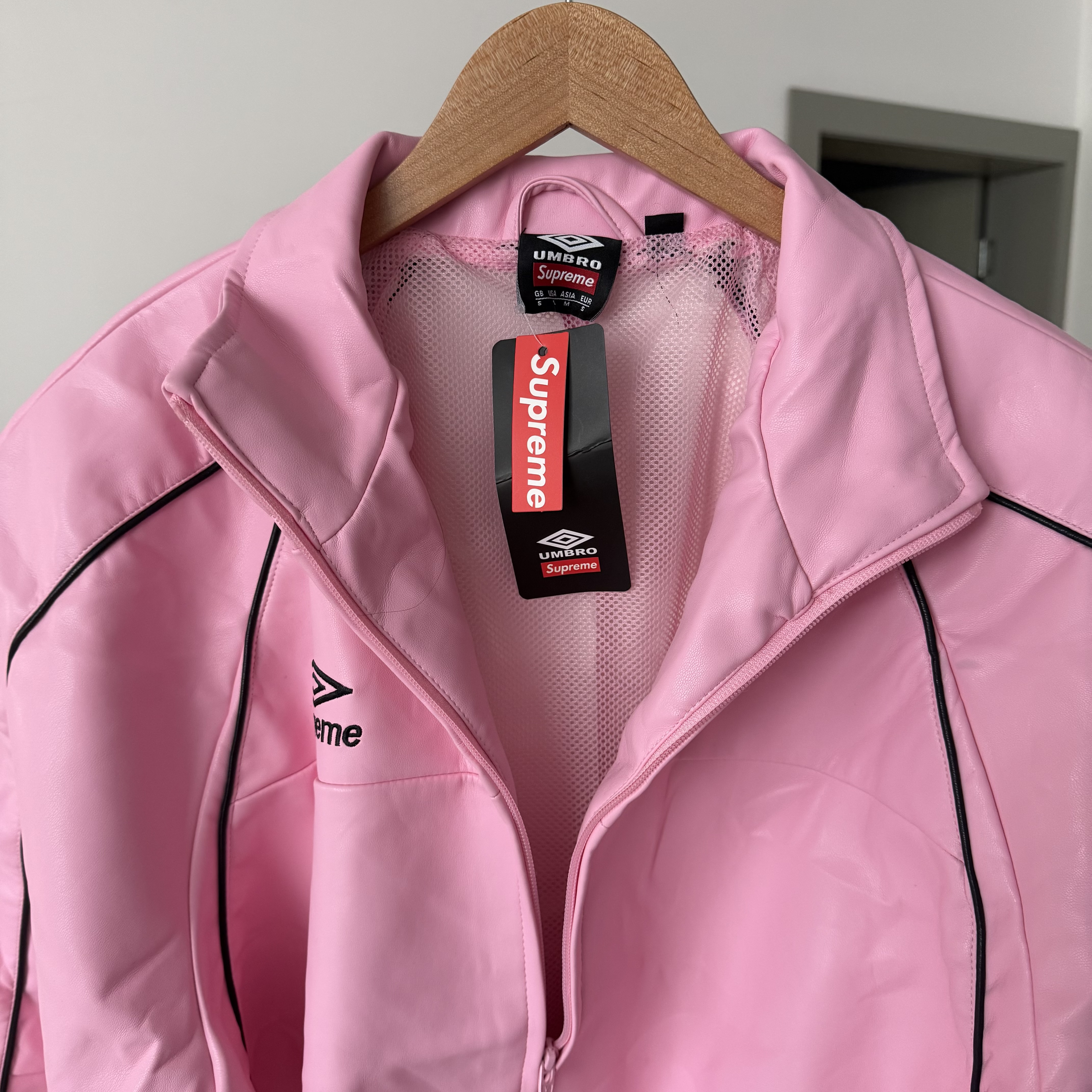 Imagen 3 de Supreme Umbro Leather Track Jacket Pink