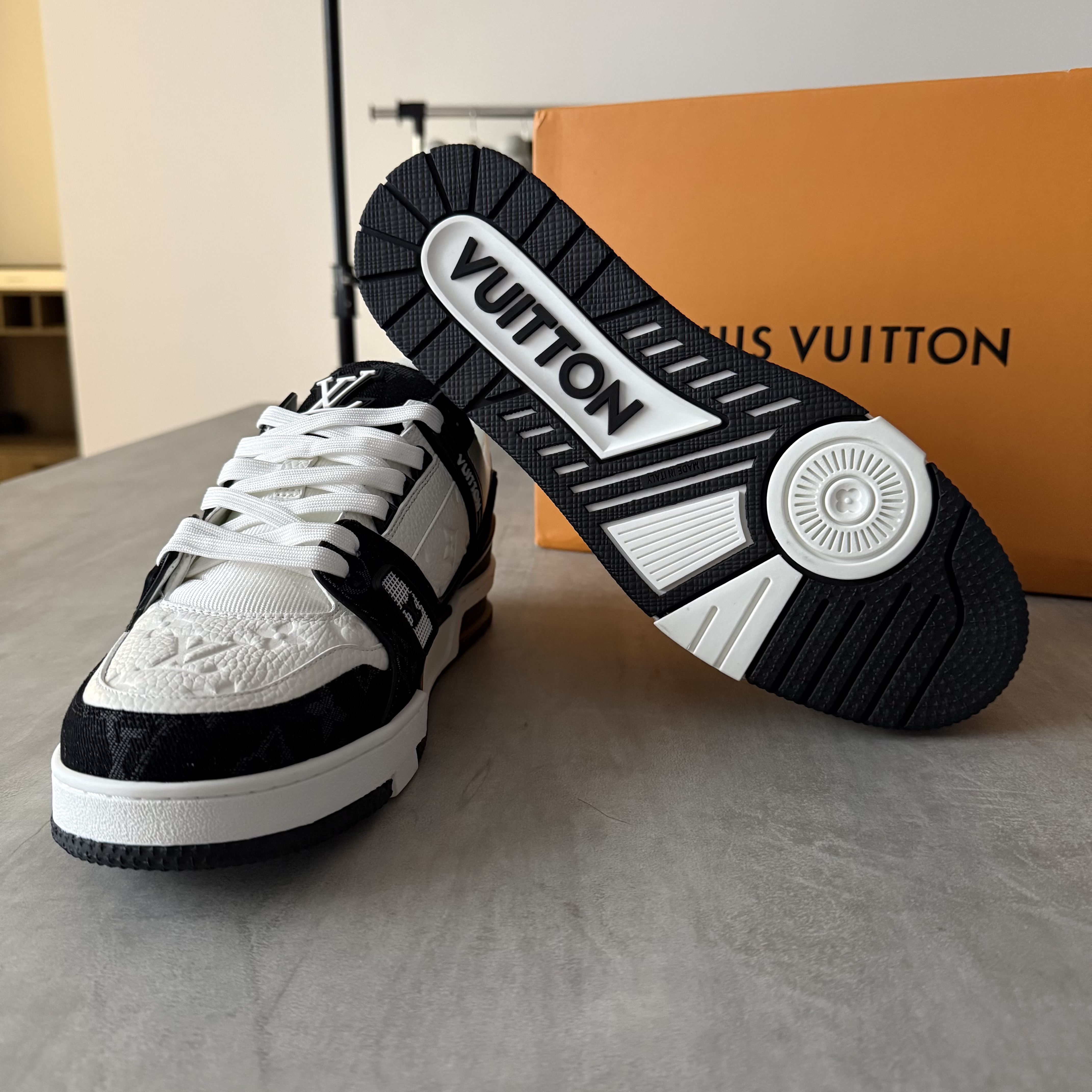 Imagen 4 de Louis Vuitton LV Trainer White Black
